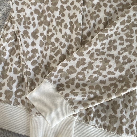 Old Navy XL Tall Women’s Leopard Print Sweatshirt - Picture 3 of 3